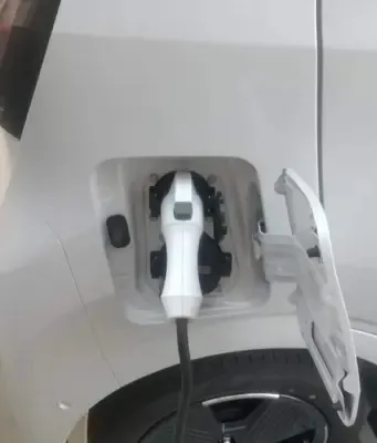 川口市にて、電気自動車の充電器取り付けを行いました！