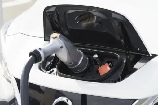 川口市で、EV車納車に合わせて充電器を設置しました！